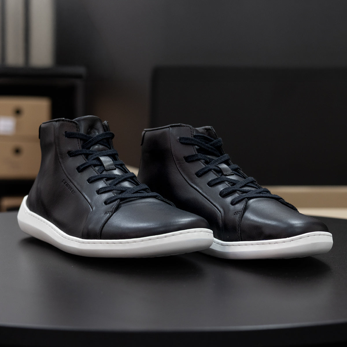 Moonwalker High Top Black – zachraň botu