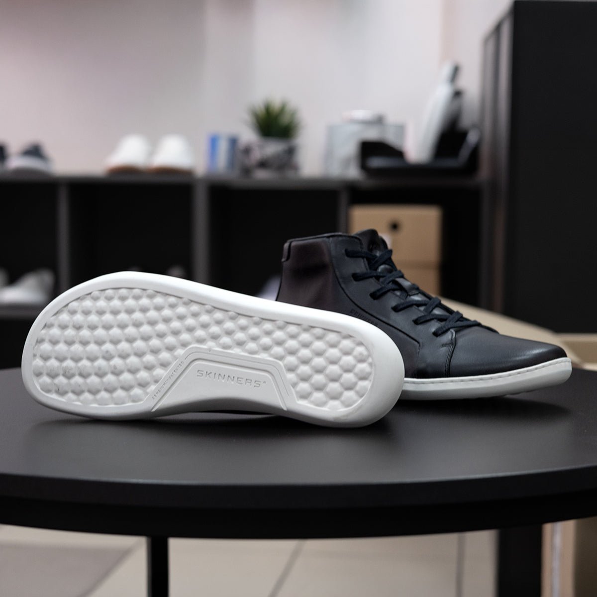 Moonwalker High Top Black – zachraň botu