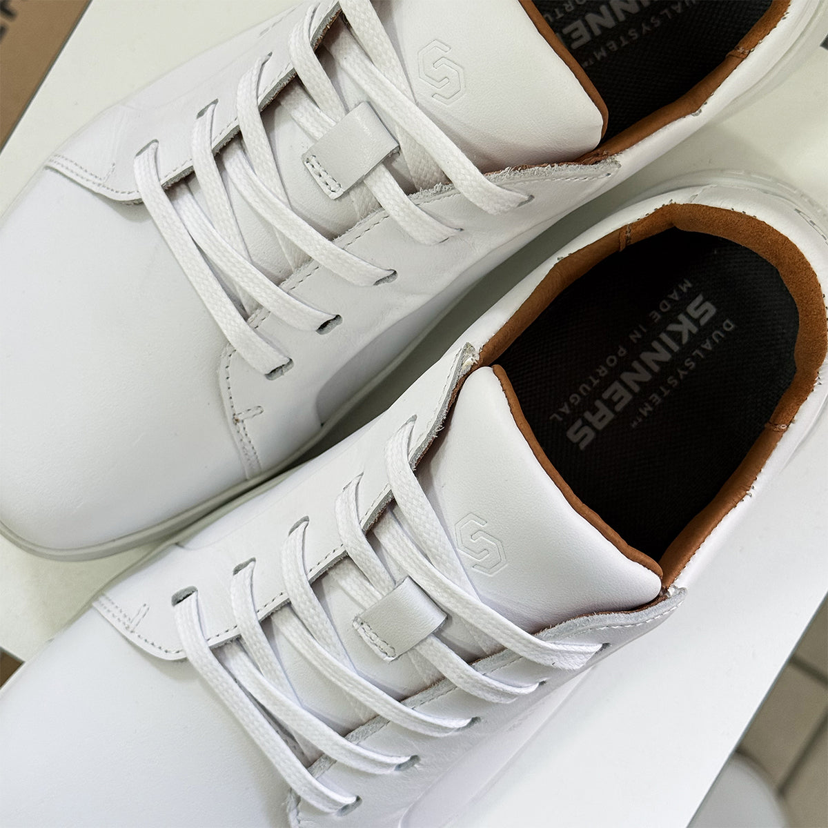 Waxed shoelaces white